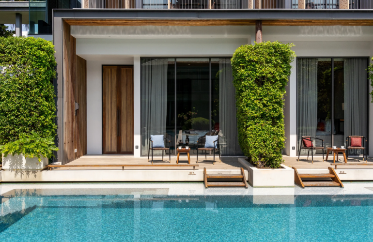 Deluxe Pool Access
