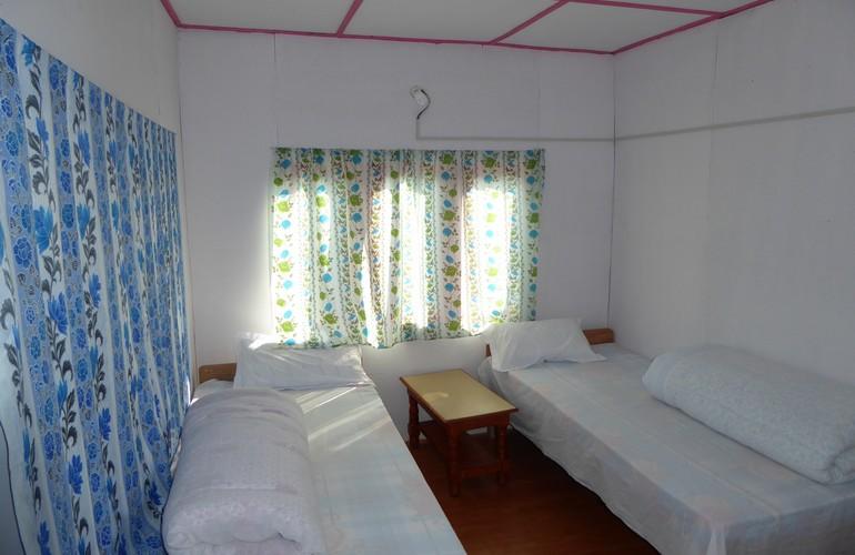 Bedroom, Himalayan Teahouses