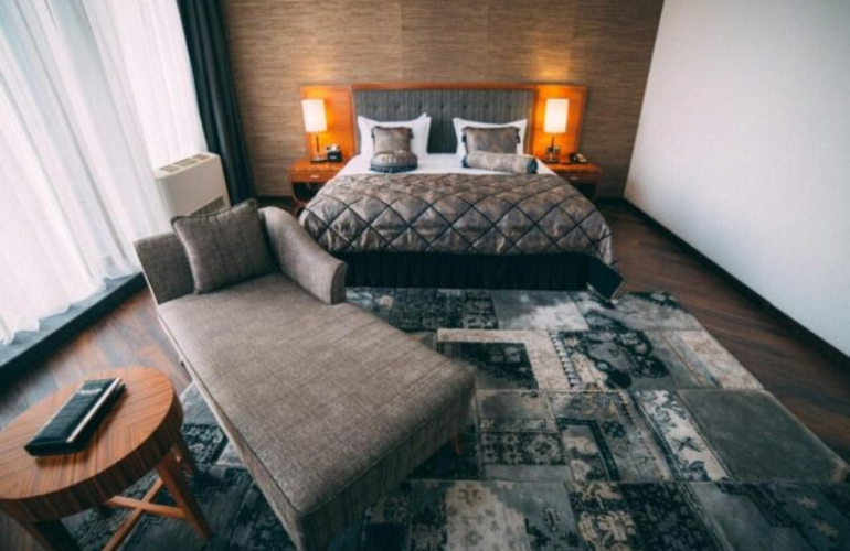 Lux Room