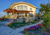 Green Yard Hotel