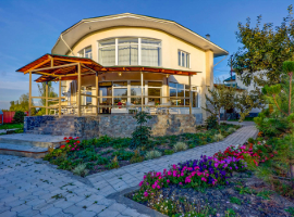 Green Yard Hotel