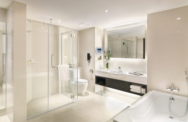 Executive Suite Bathroom