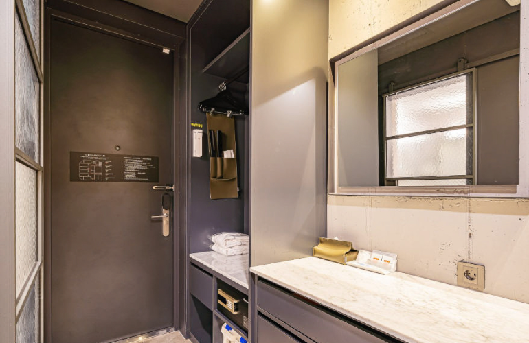 Superior Hollywood Bathroom