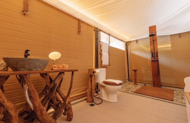 Family Riverfront Bathroom