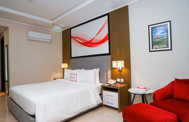 Guest room with sofa