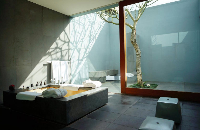 Shower with nature